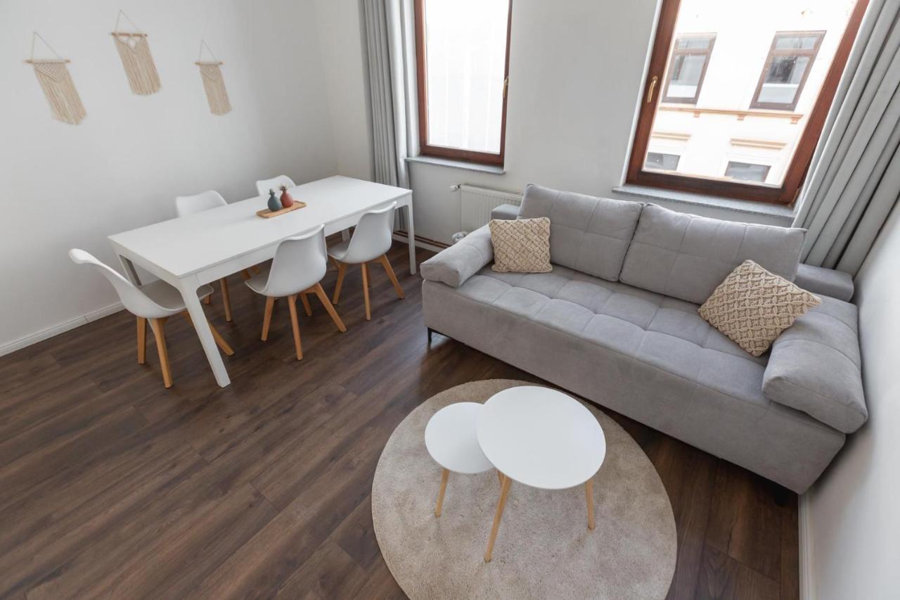 Apartment Koje Eins I Grosses Mit 2 Schlafzimmern *